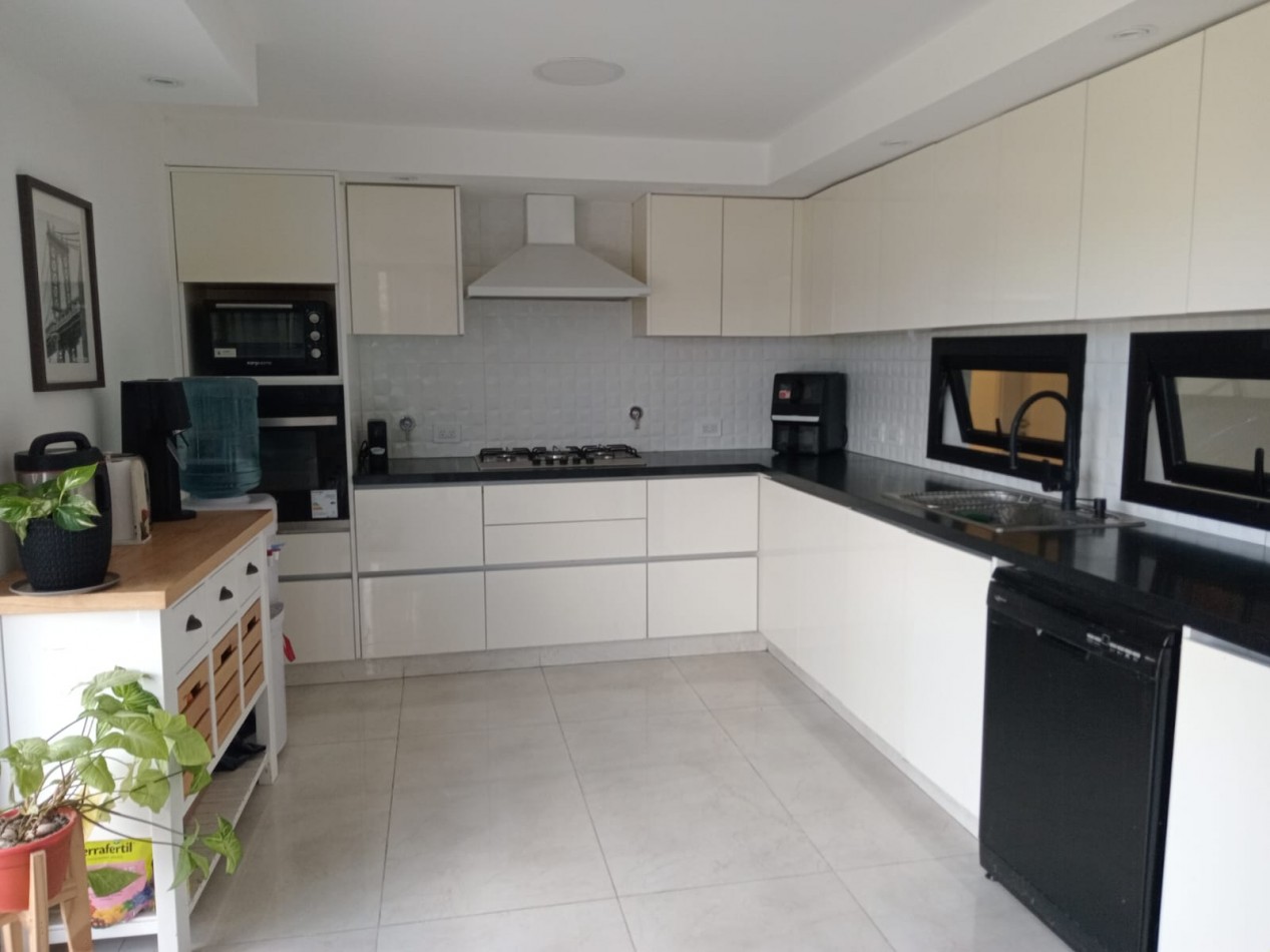 CASA 4 AMBIENTES CON PISCINA - BARRIO PRIVADO ARENAS DEL SUR