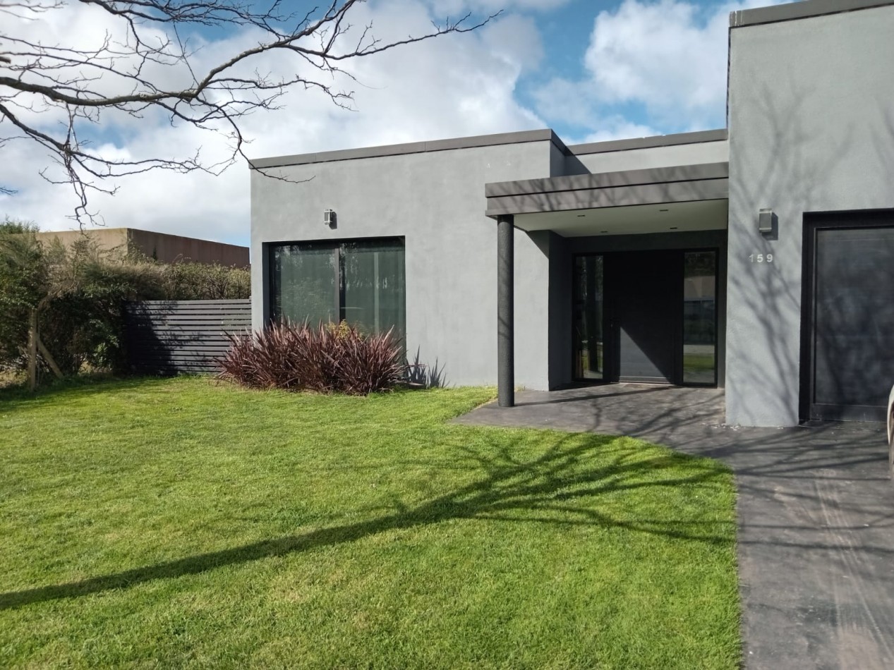 CASA 4 AMBIENTES CON PISCINA - BARRIO PRIVADO ARENAS DEL SUR