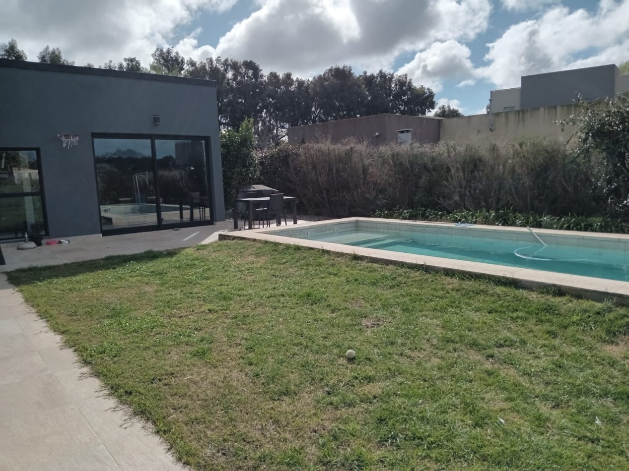 CASA 4 AMBIENTES CON PISCINA - BARRIO PRIVADO ARENAS DEL SUR
