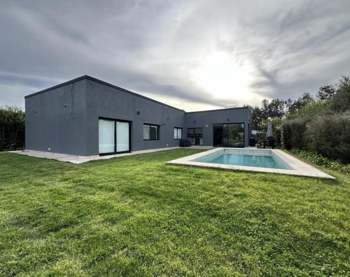 CASA 4 AMBIENTES CON PISCINA - BARRIO PRIVADO ARENAS DEL SUR