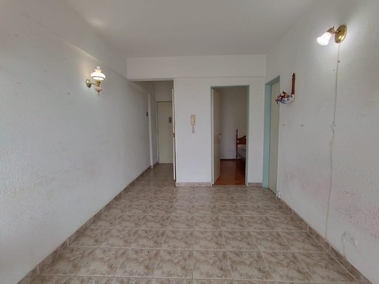 VENTA DEPARTAMENTO 2 AMBIENTES LATERAL CON BALCON Y VISTA A LA CIUDAD ZONA ALDREY 