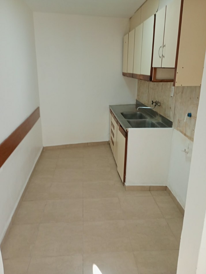 Venta casa 3 ambientes con garage y patio barrio las avenidas OPORTUNIDAD!