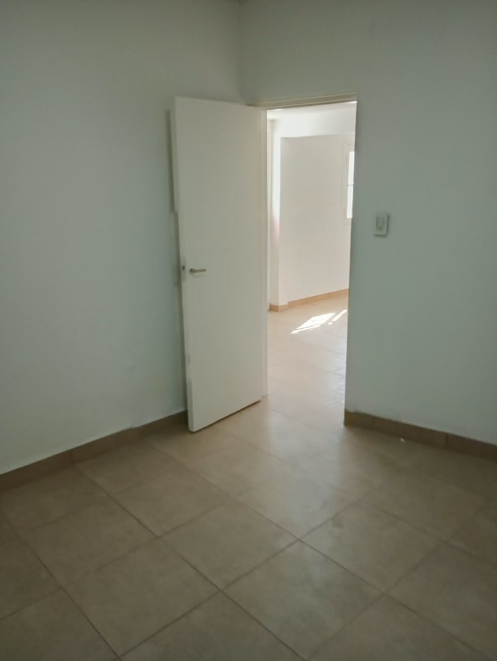 Venta casa 3 ambientes con garage y patio barrio las avenidas OPORTUNIDAD!
