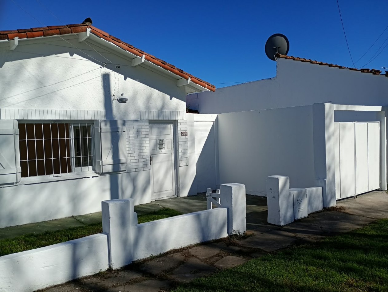 Venta casa 3 ambientes con garage y patio barrio las avenidas OPORTUNIDAD!