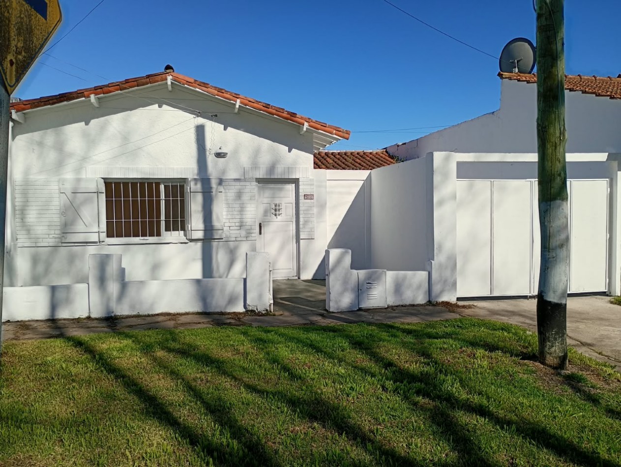 Venta casa 3 ambientes con garage y patio barrio las avenidas OPORTUNIDAD!