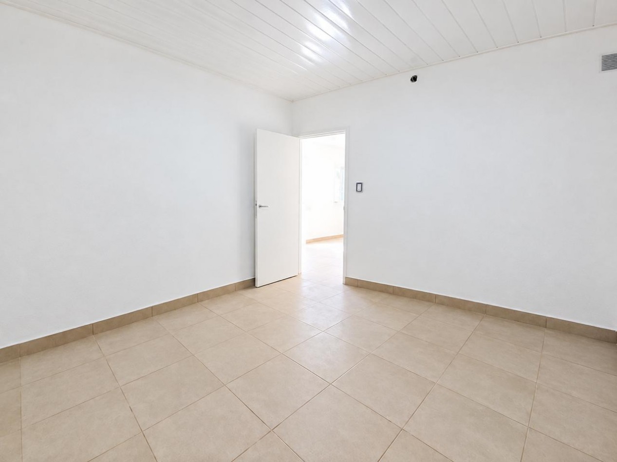 Venta casa 3 ambientes con garage y patio barrio las avenidas OPORTUNIDAD!