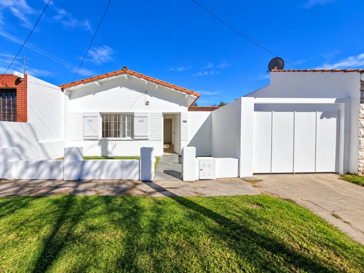 Venta casa 3 ambientes con garage y patio barrio las avenidas OPORTUNIDAD!