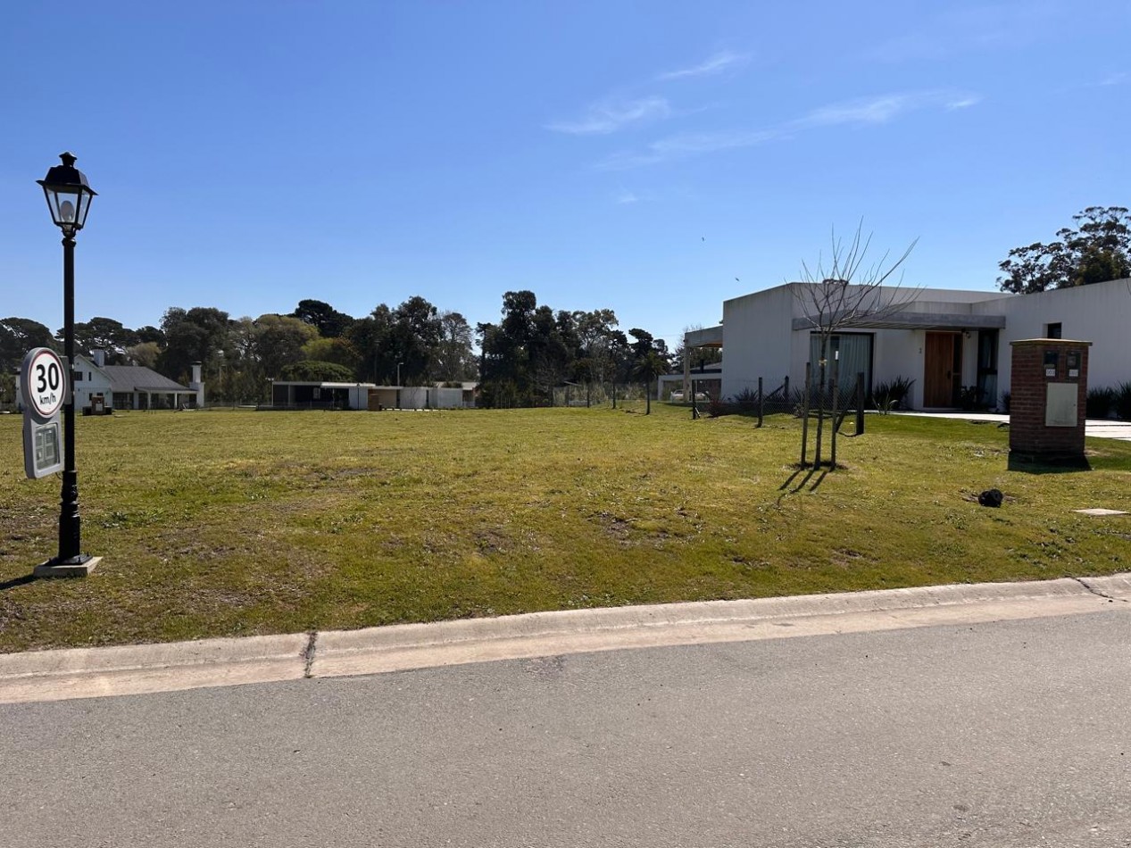 Venta lote barrio privado Arenas Chico.