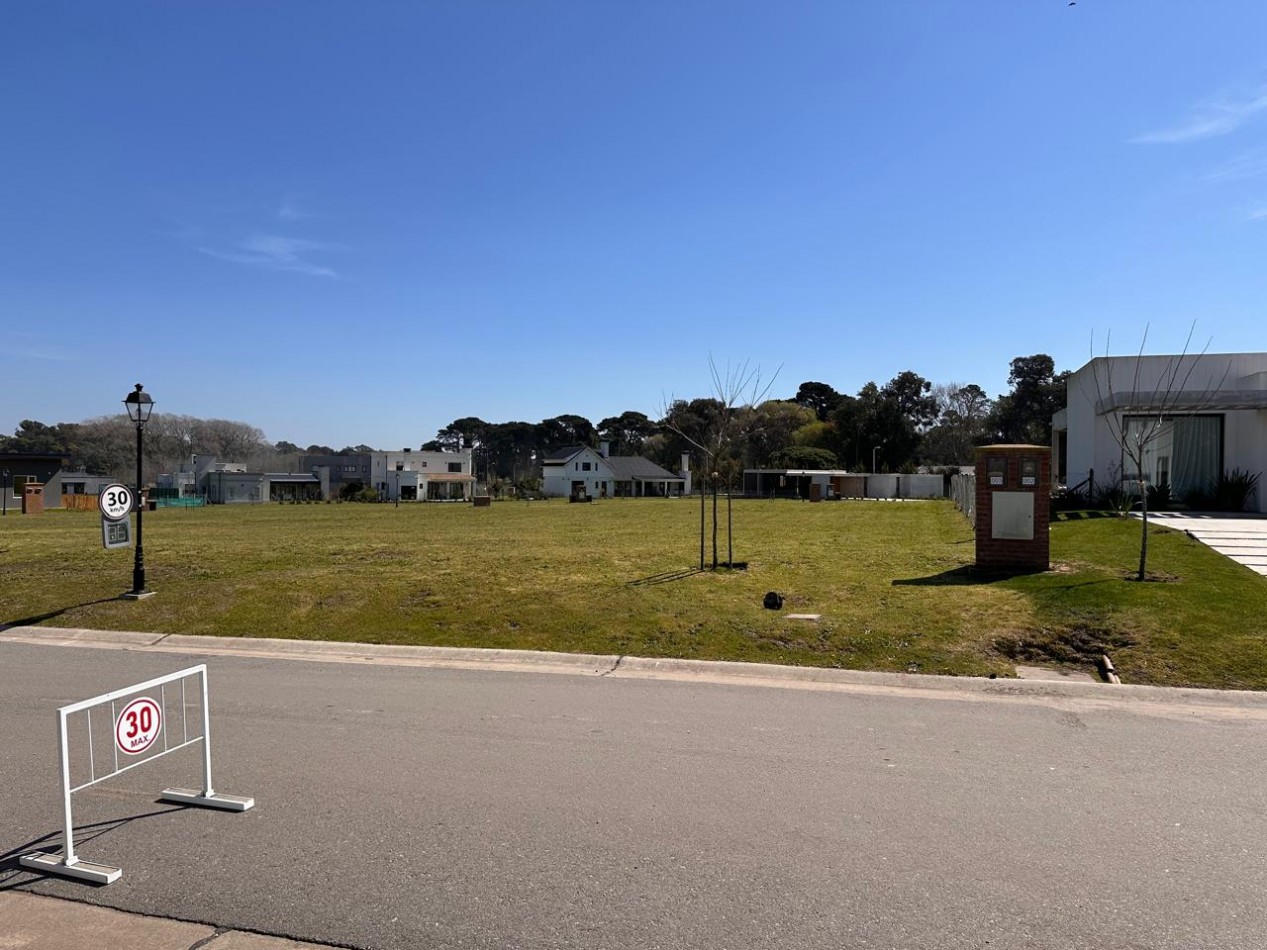 Venta lote barrio privado Arenas Chico.