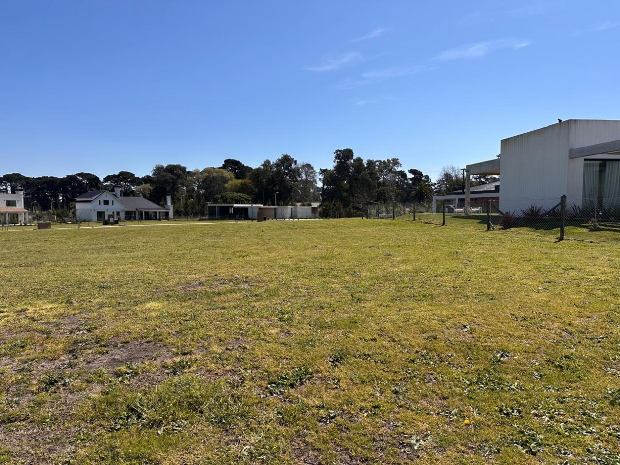 Venta lote barrio privado Arenas Chico.