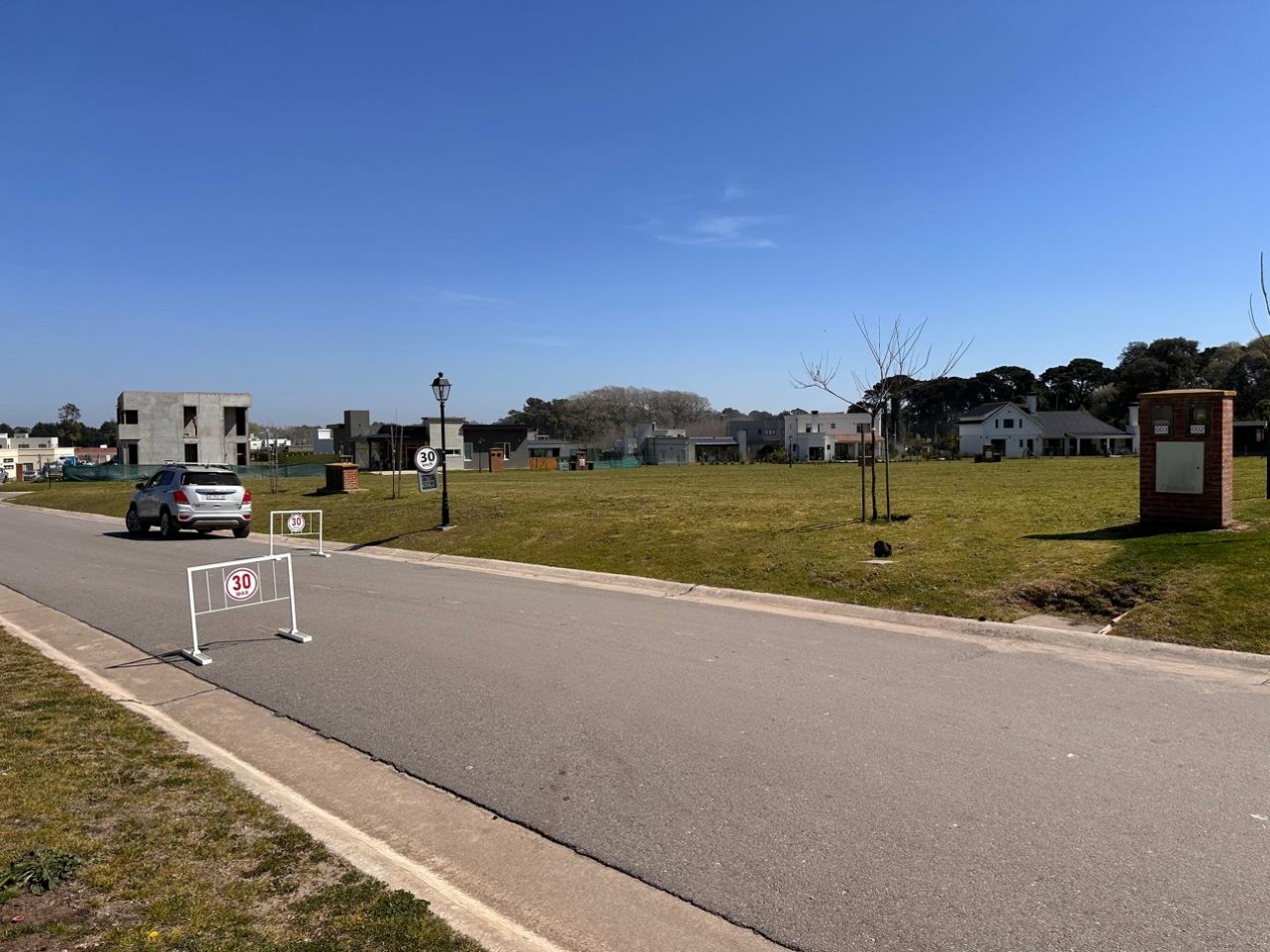 Venta lote barrio privado Arenas Chico.