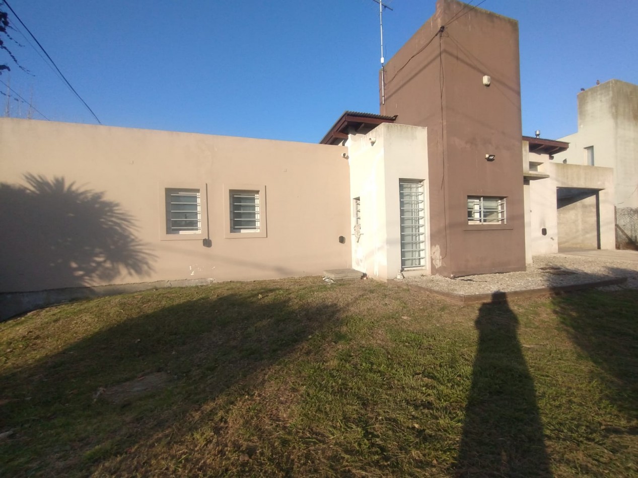 Casa 4 ambientes en barrio Alfar