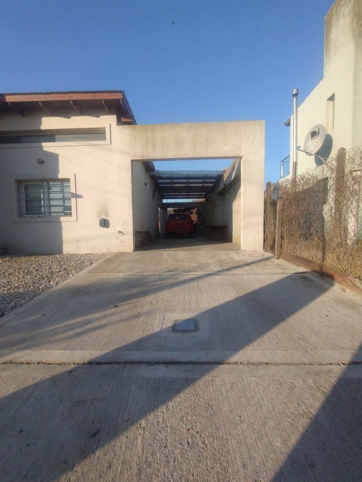 Casa 4 ambientes en barrio Alfar
