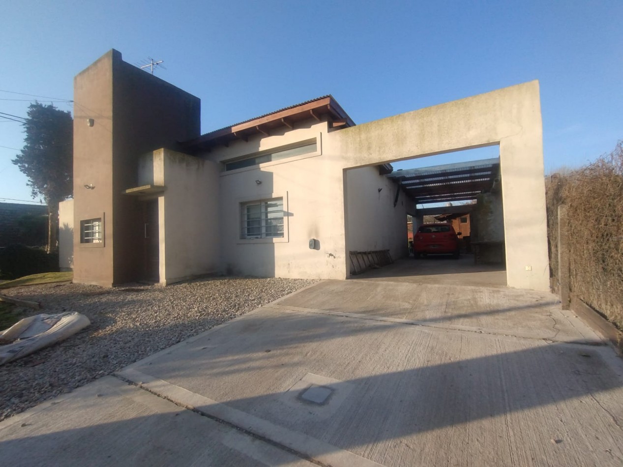 Casa 4 ambientes en barrio Alfar