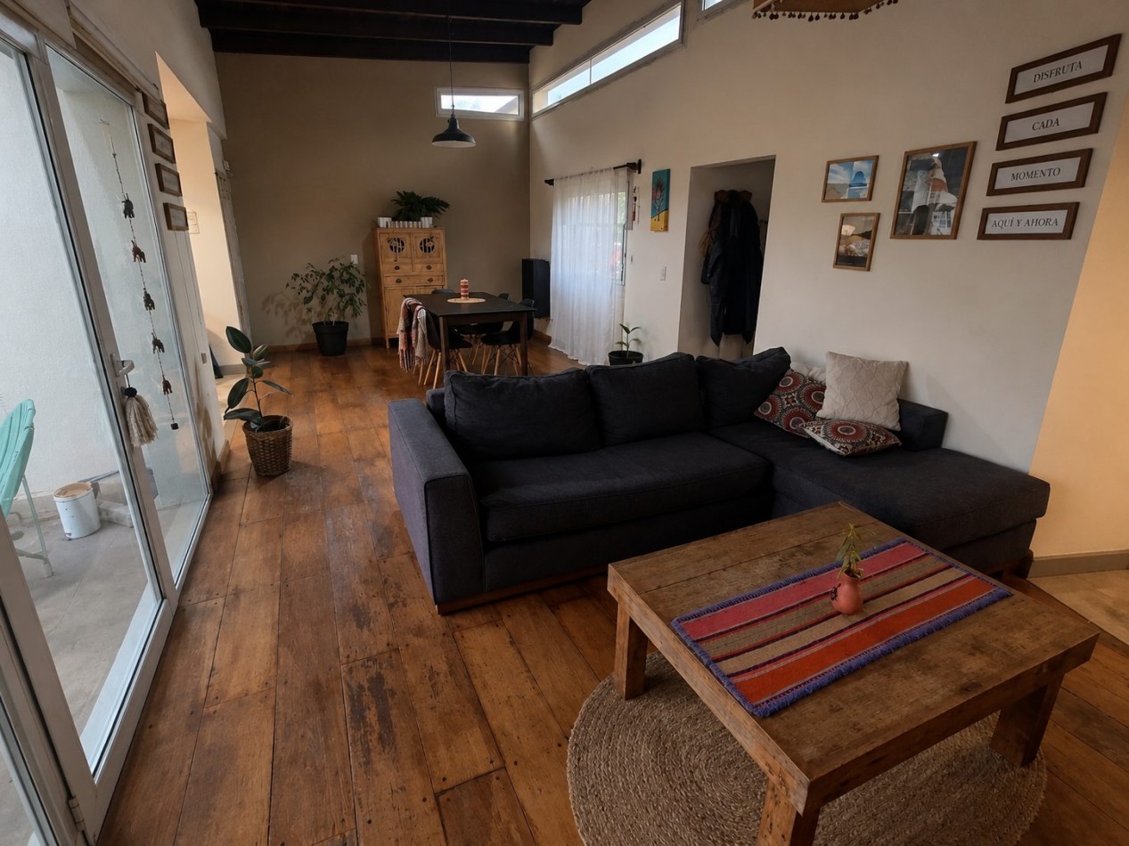 Casa 4 ambientes en barrio Alfar