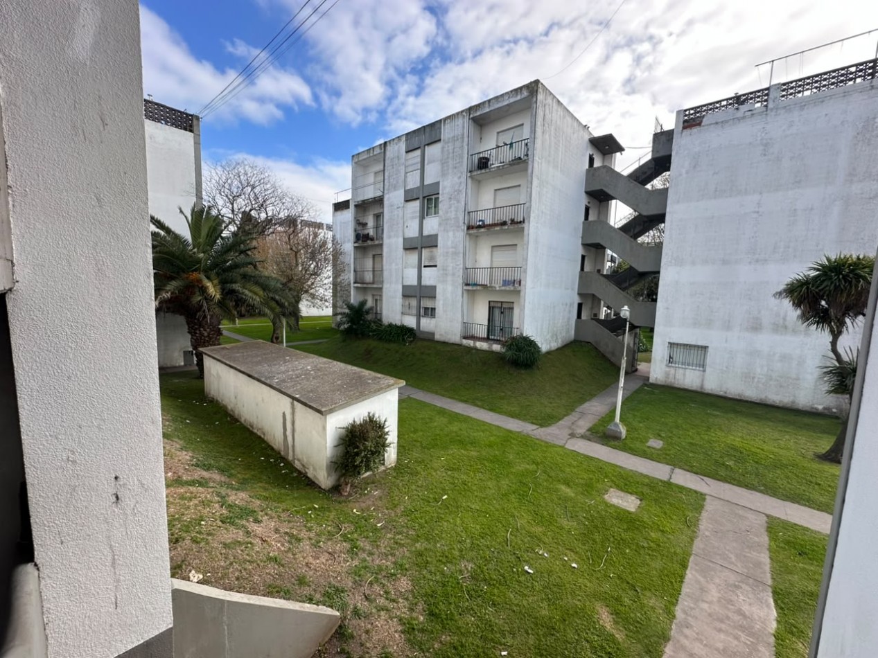 DEPARTAMENTO AL FRENTE CON BALCON - AMOBLADO