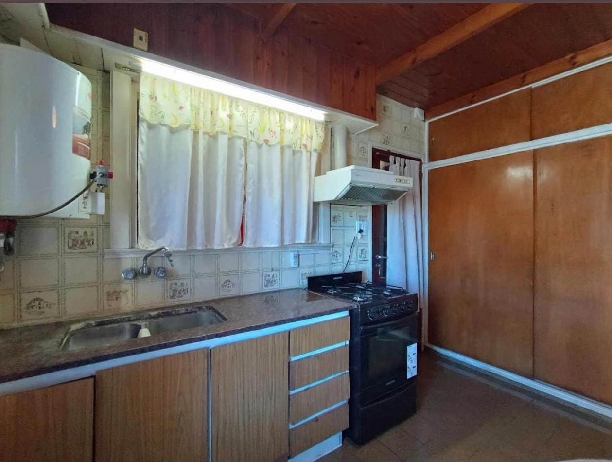Venta casa 3 ambientes + departamento 2 ambientes con garage y jardin apto credito
