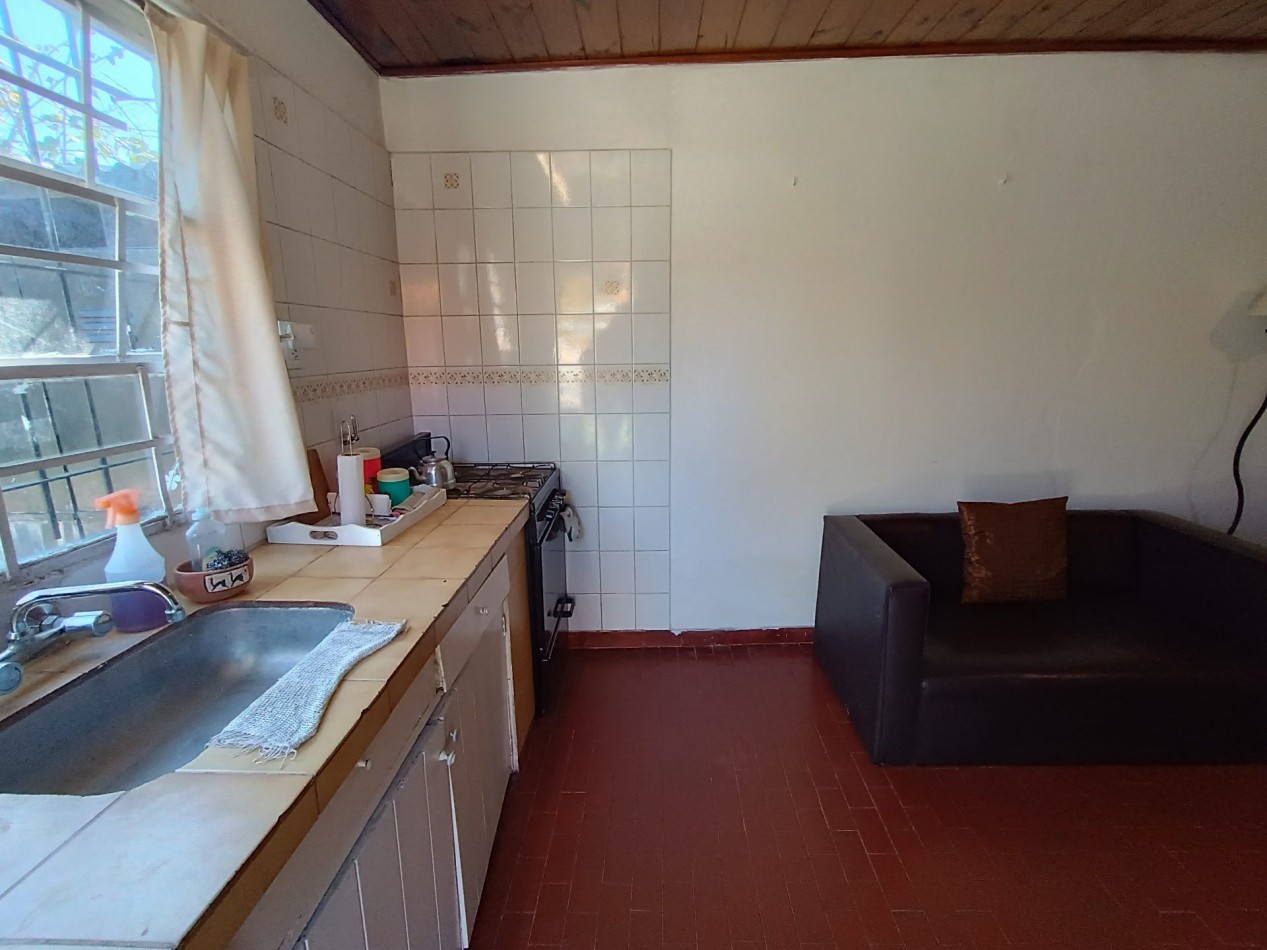 Venta casa 3 ambientes + departamento 2 ambientes con garage y jardin apto credito