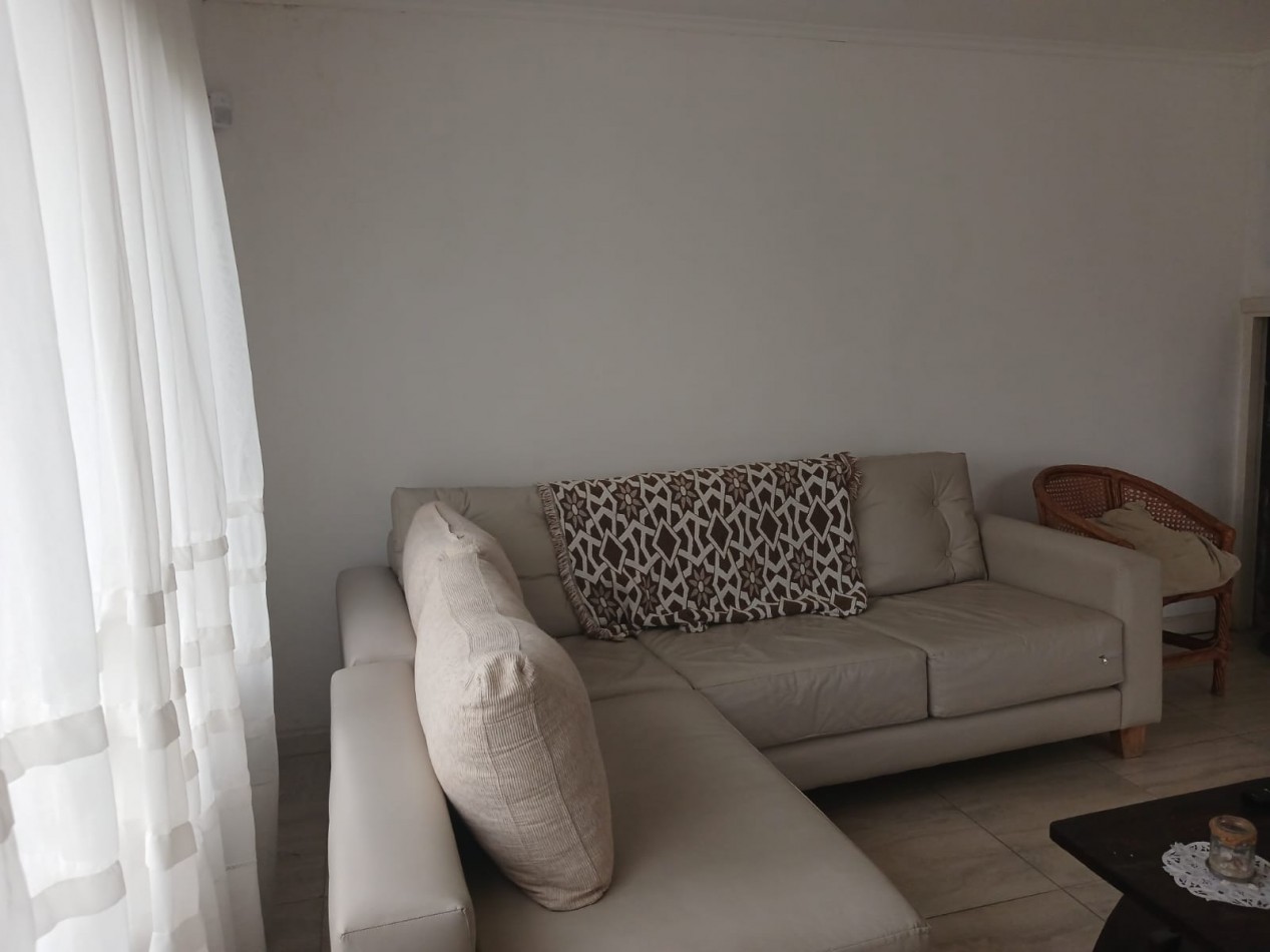 Casa en venta, 4 ambientes, quincho, piscina, trtadora y garaje