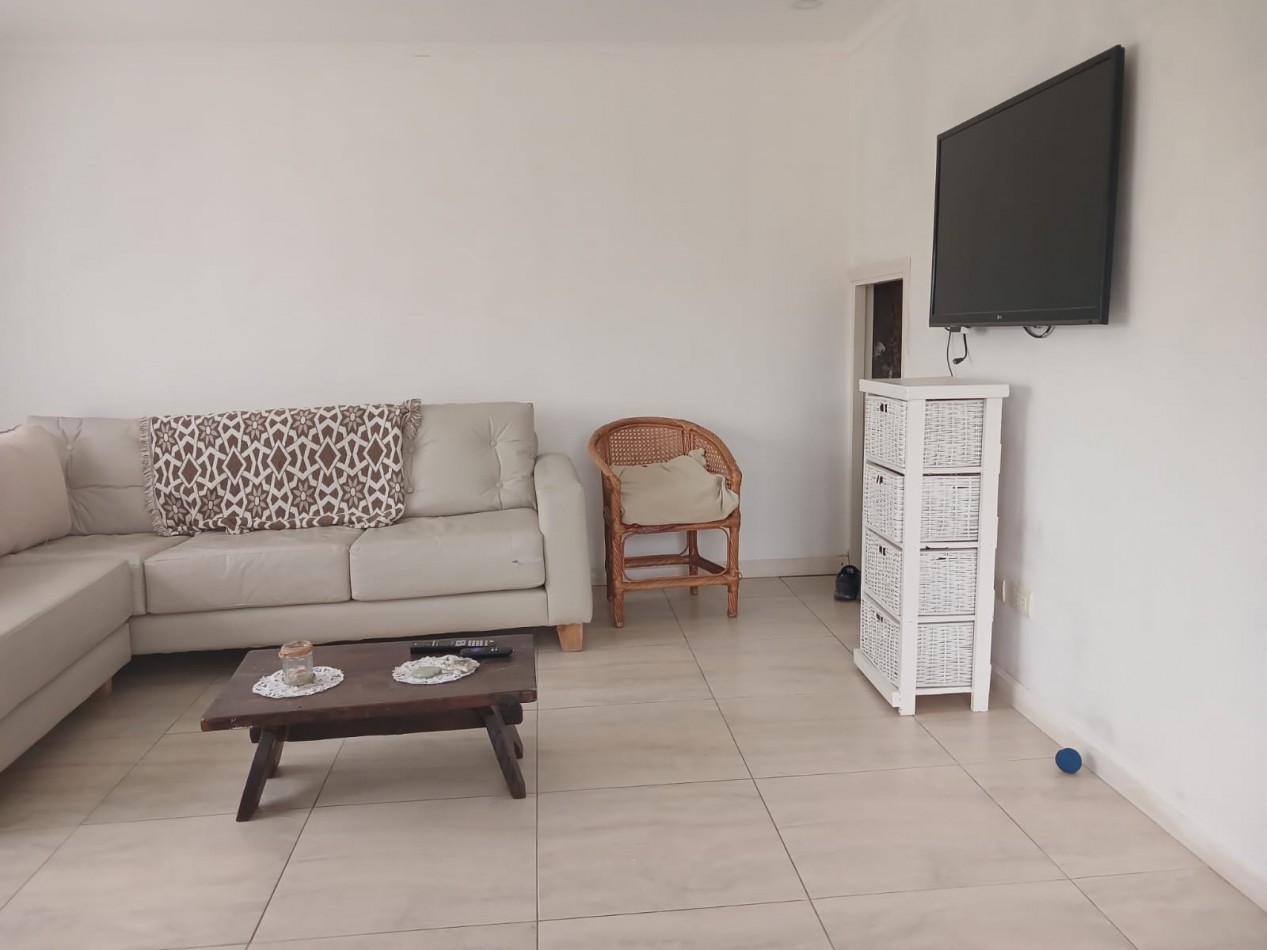 Casa en venta, 4 ambientes, quincho, piscina, trtadora y garaje