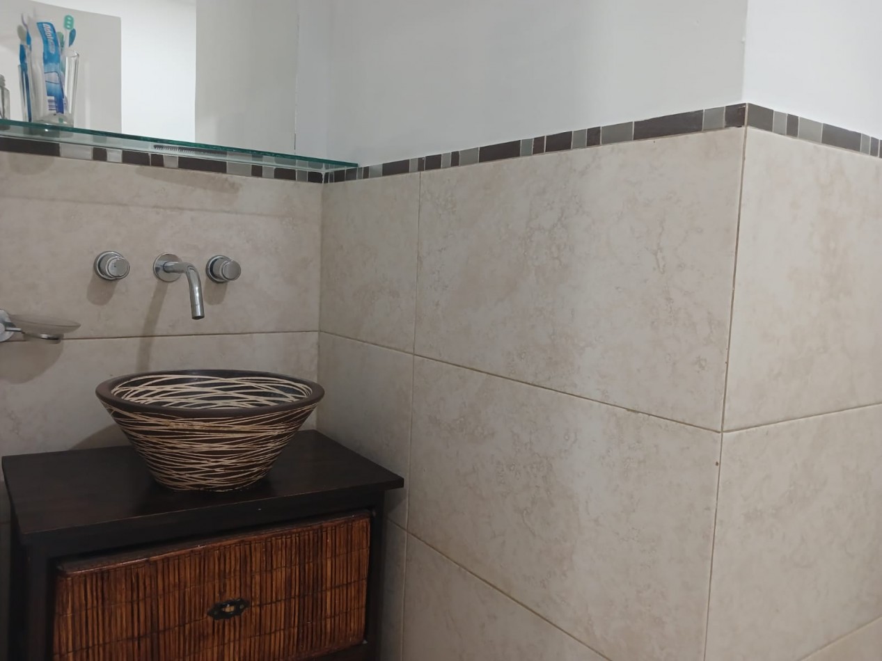 Casa en venta, 4 ambientes, quincho, piscina, trtadora y garaje