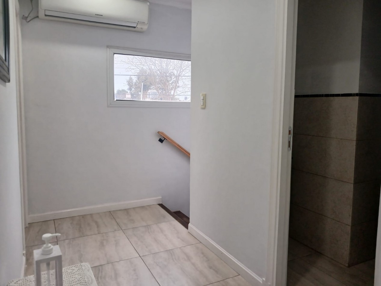 Casa en venta, 4 ambientes, quincho, piscina, trtadora y garaje