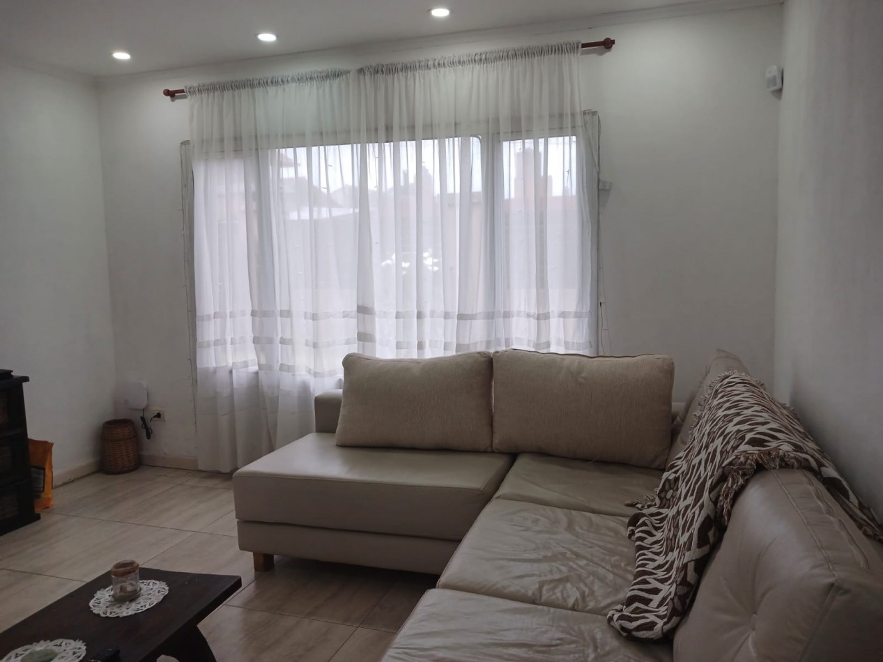 Casa en venta, 4 ambientes, quincho, piscina, trtadora y garaje