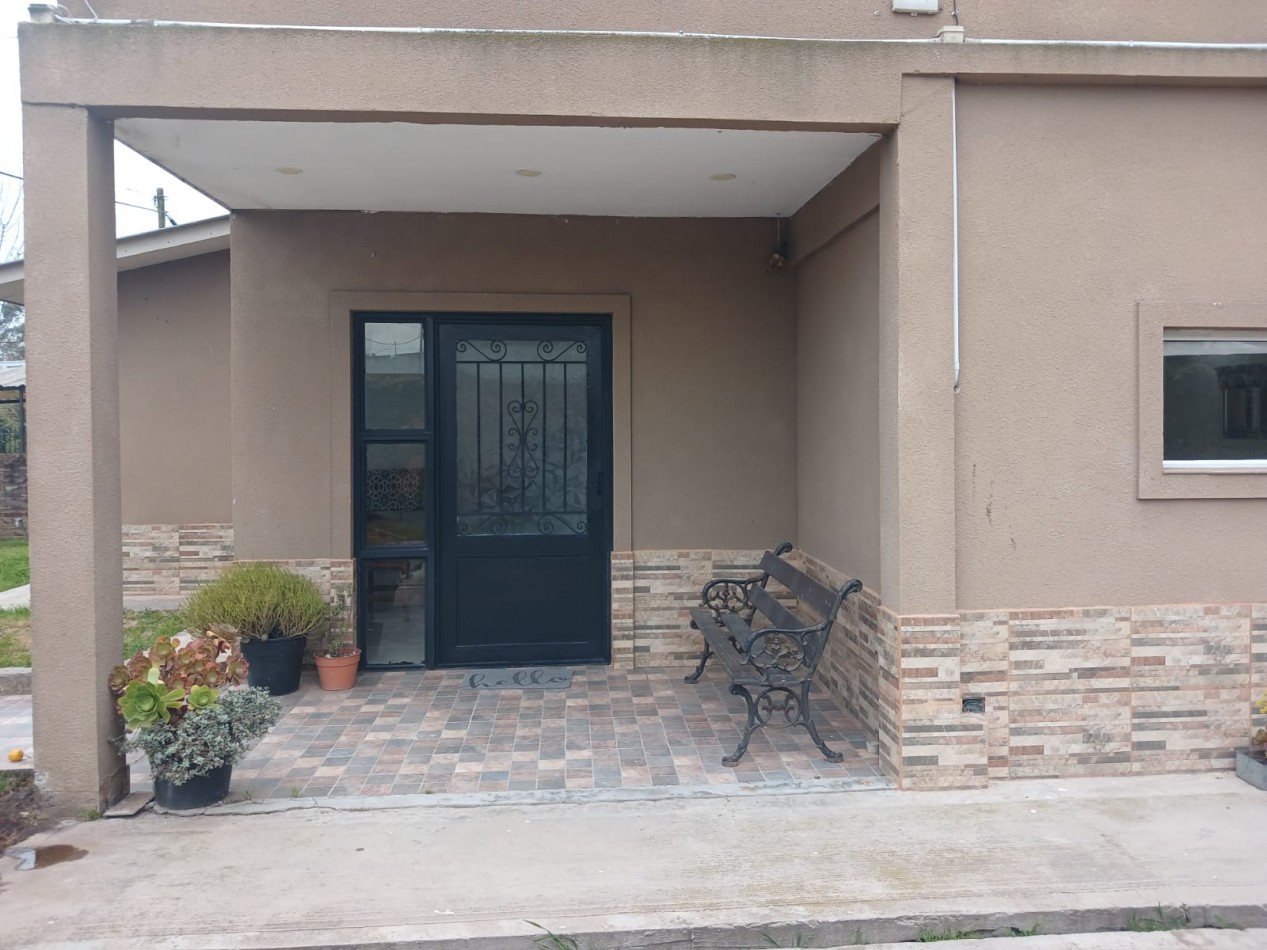 Casa en venta, 4 ambientes, quincho, piscina, trtadora y garaje