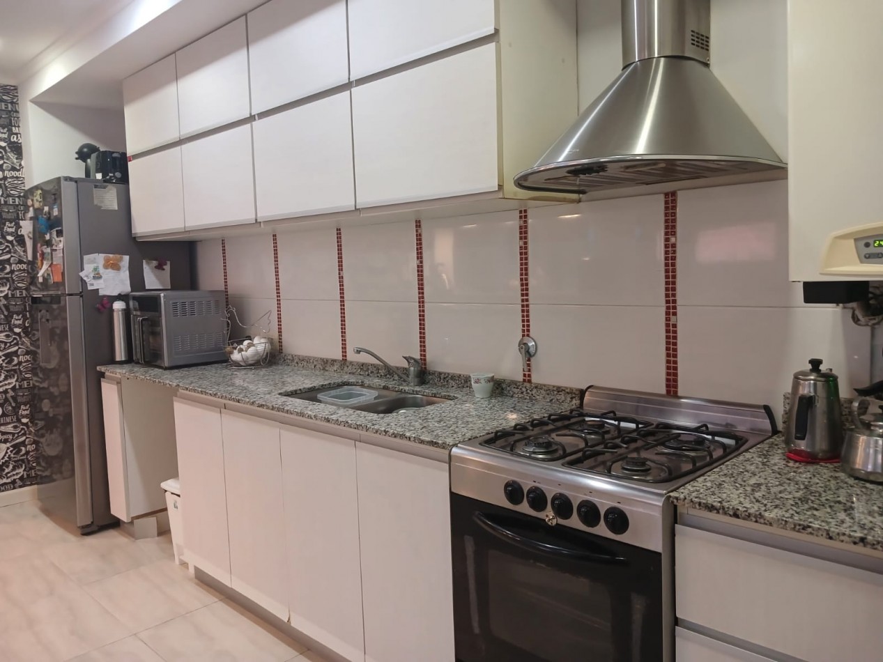 Casa en venta, 4 ambientes, quincho, piscina, trtadora y garaje
