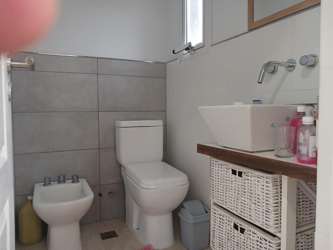 Casa en venta, 4 ambientes, quincho, piscina, trtadora y garaje
