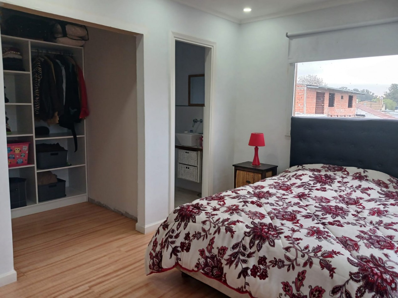 Casa en venta, 4 ambientes, quincho, piscina, trtadora y garaje