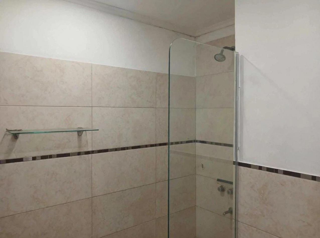 Casa en venta, 4 ambientes, quincho, piscina, trtadora y garaje