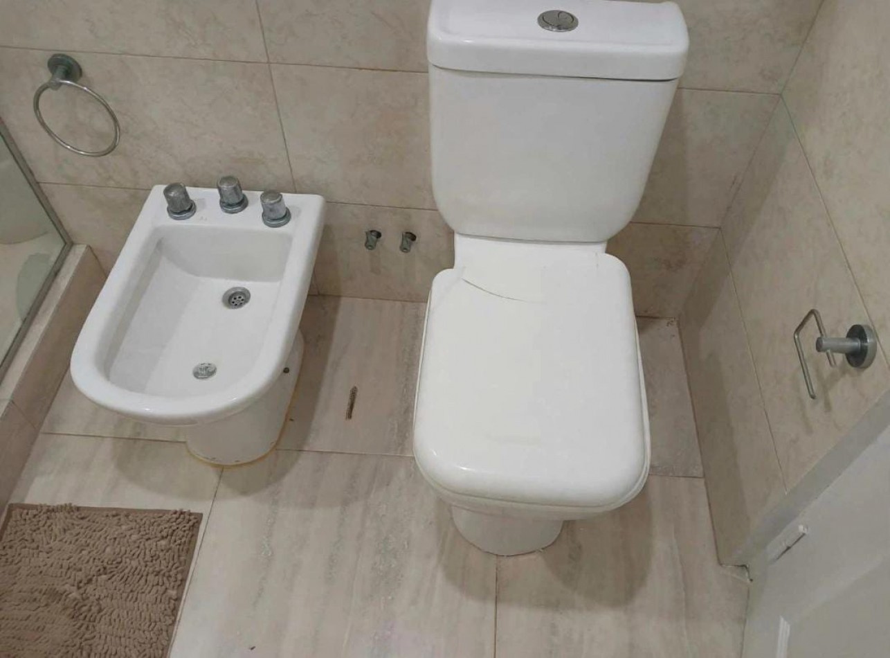 Casa en venta, 4 ambientes, quincho, piscina, trtadora y garaje