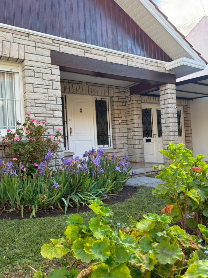 CHALET 4 AMBIENTES
