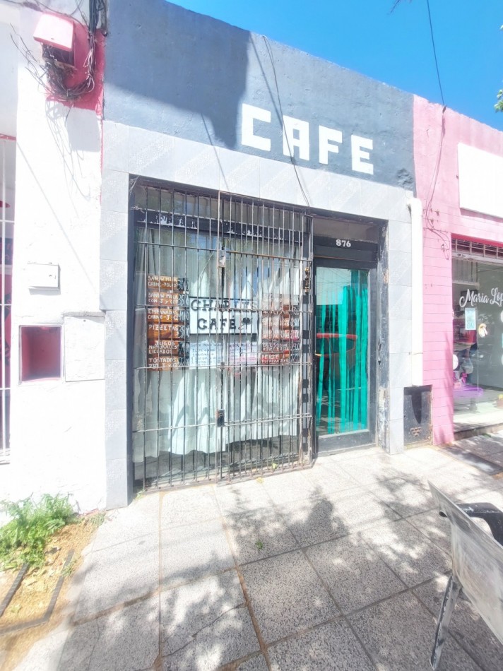 Local comercial con patio.