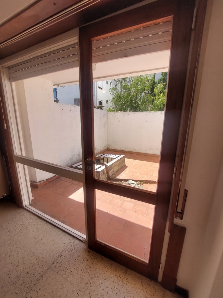 Dos ambientes. Dos patios y Cochera doble.