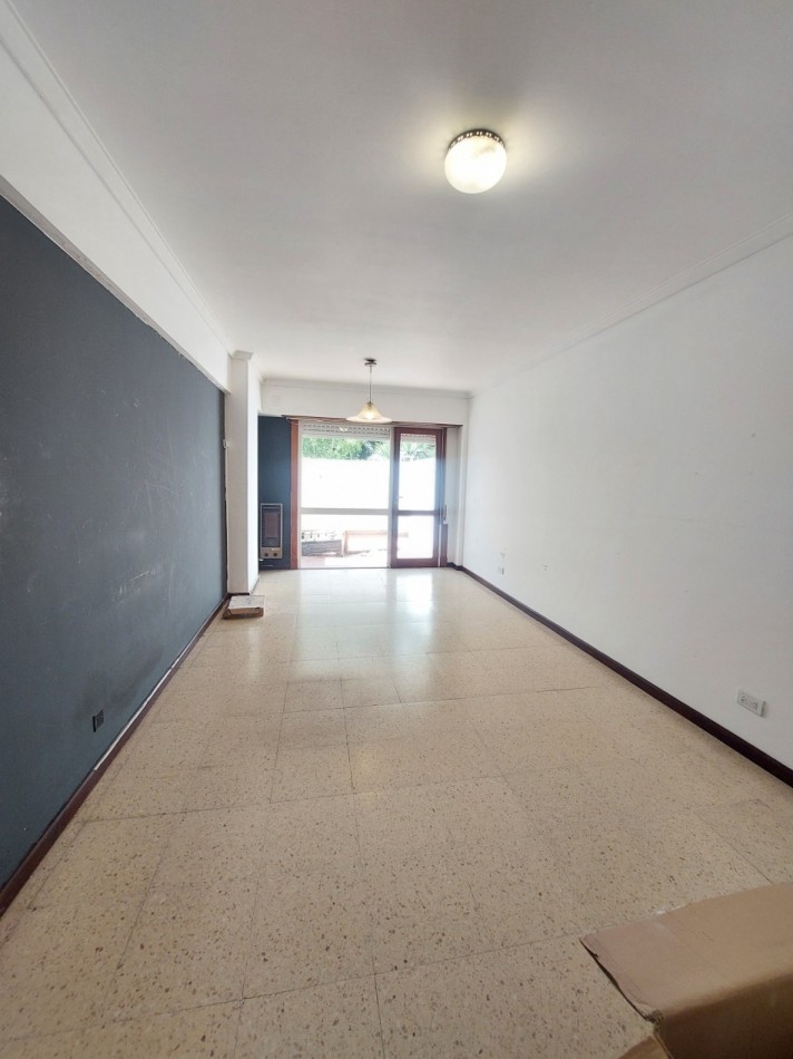 Dos ambientes. Dos patios y Cochera doble.