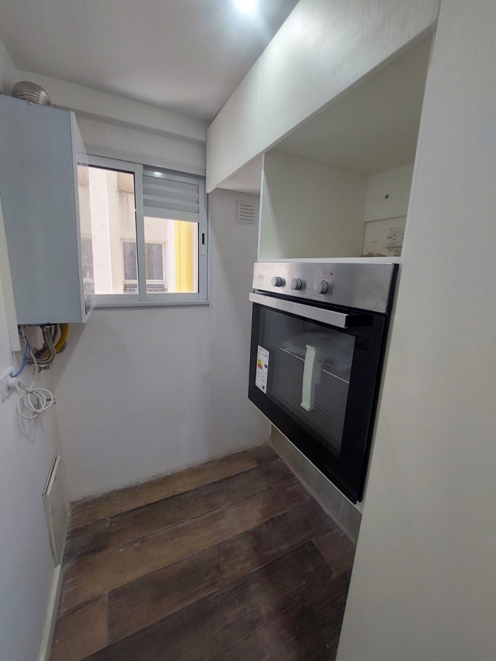 Dos ambientes reciclado con losa radiante. Vista abierta, luminoso y silencioso. Permuta.