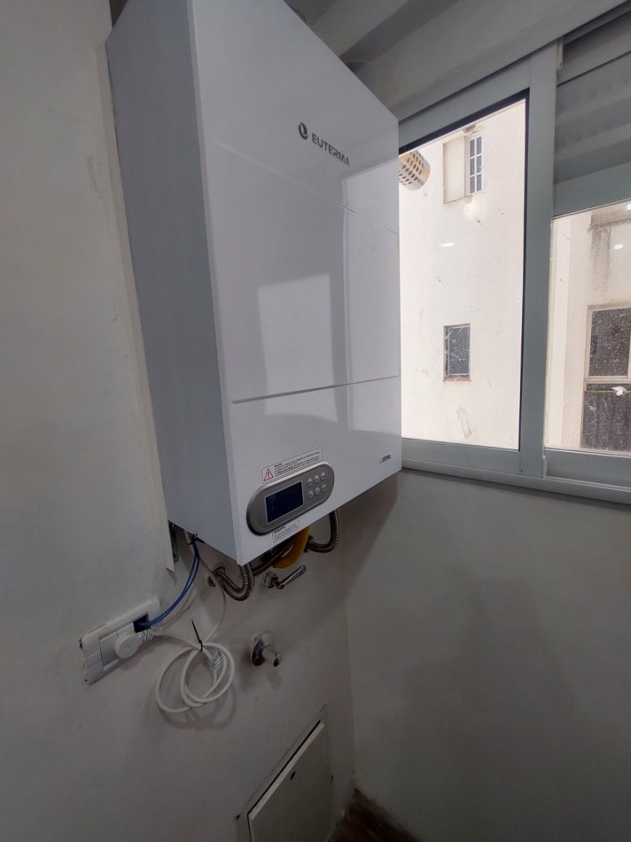 Dos ambientes reciclado con losa radiante. Vista abierta, luminoso y silencioso. Permuta.