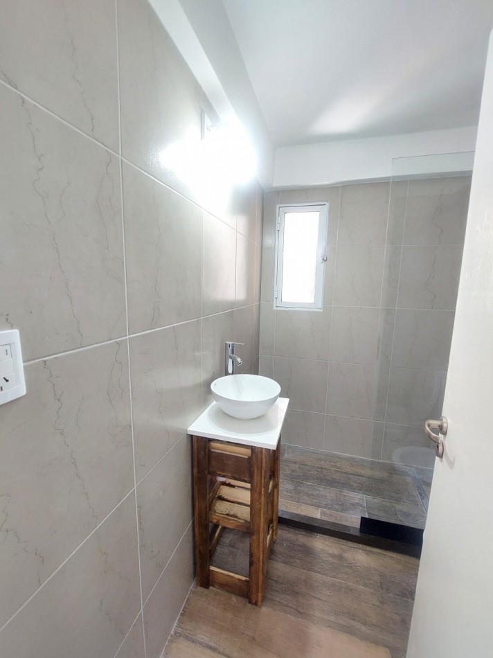 Dos ambientes reciclado con losa radiante. Vista abierta, luminoso y silencioso. Permuta.