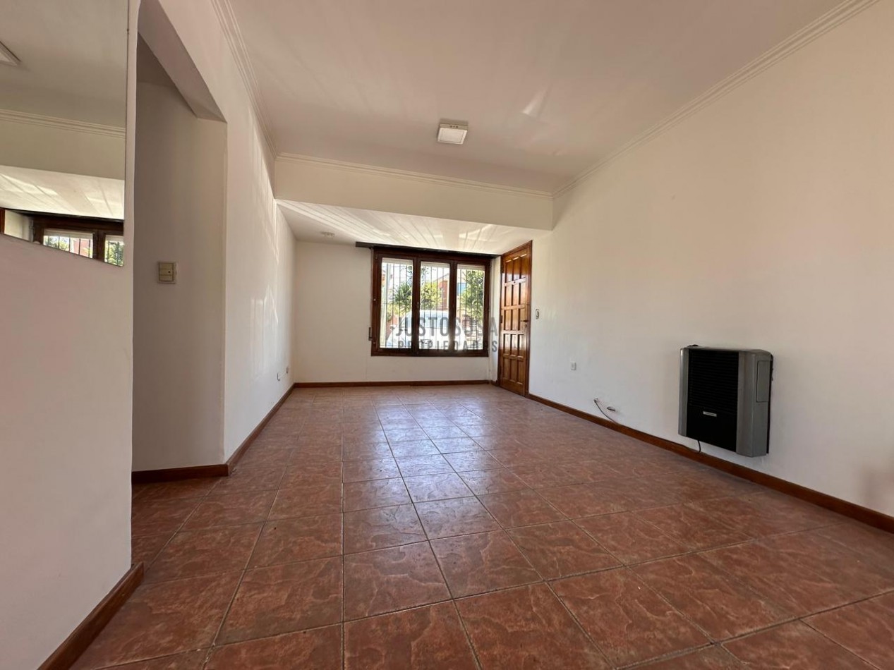 VENTA CASA 4 AMBIENTES CON PARQUE EN LOS PINARES