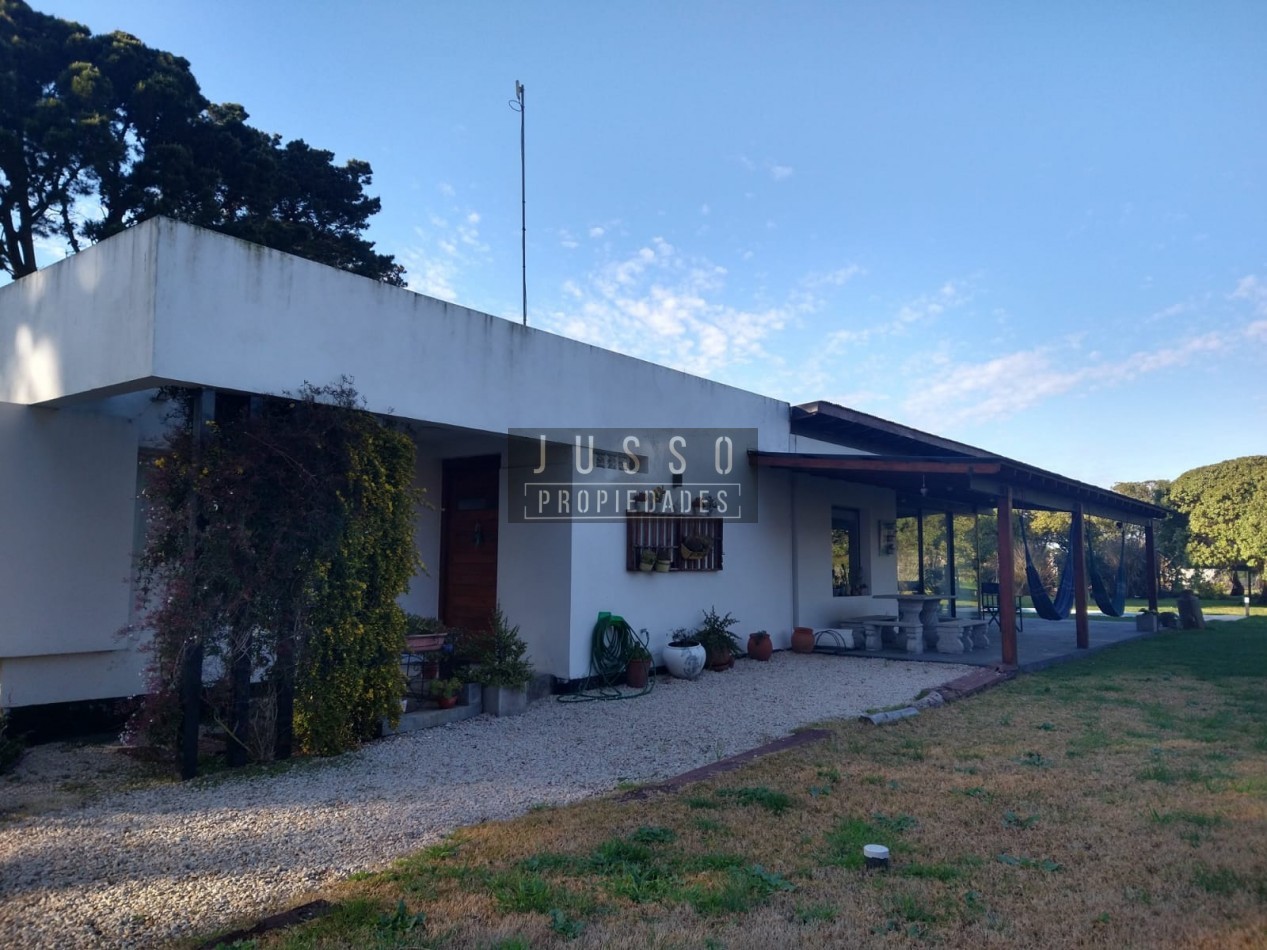 Casa con piscina en Barrio Privado Barrancas de San Benito