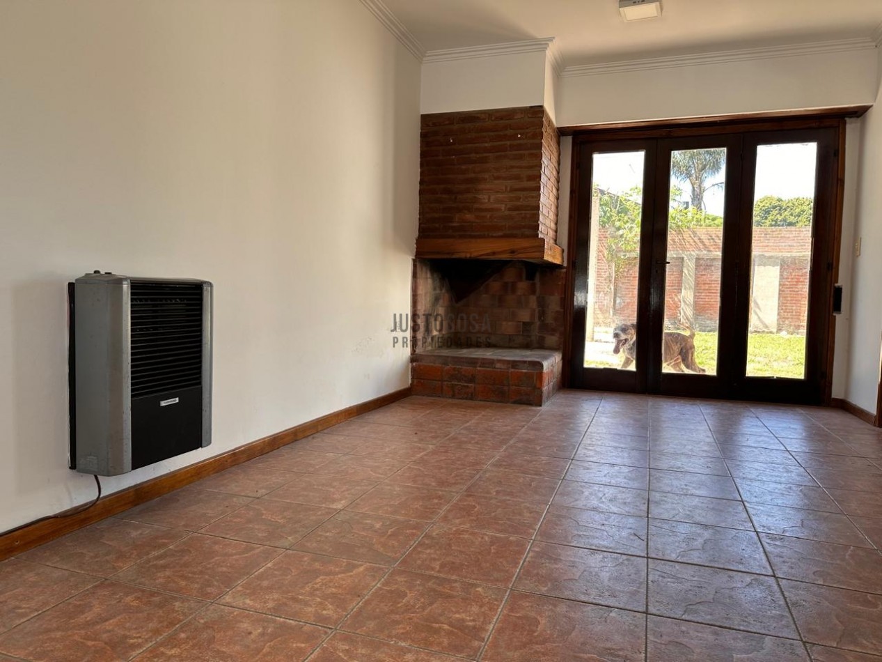 VENTA CASA 4 AMBIENTES CON PARQUE EN LOS PINARES