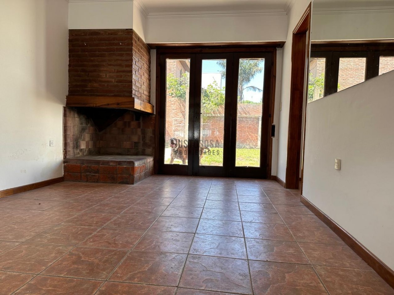 VENTA CASA 4 AMBIENTES CON PARQUE EN LOS PINARES