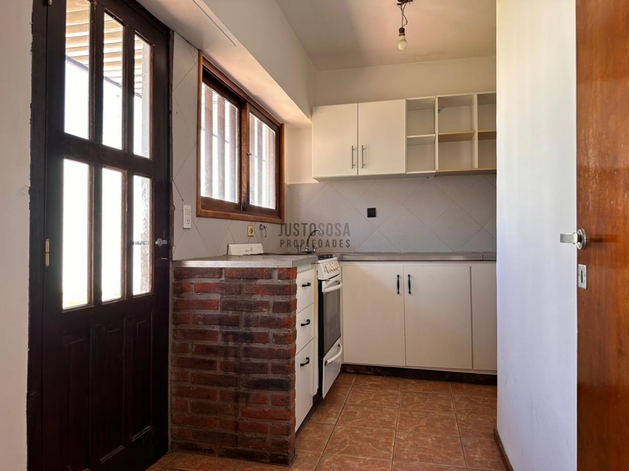 VENTA CASA 4 AMBIENTES CON PARQUE EN LOS PINARES