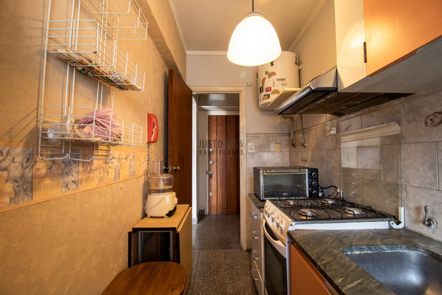 Venta departamento de dos ambientes con balcon. Centro.