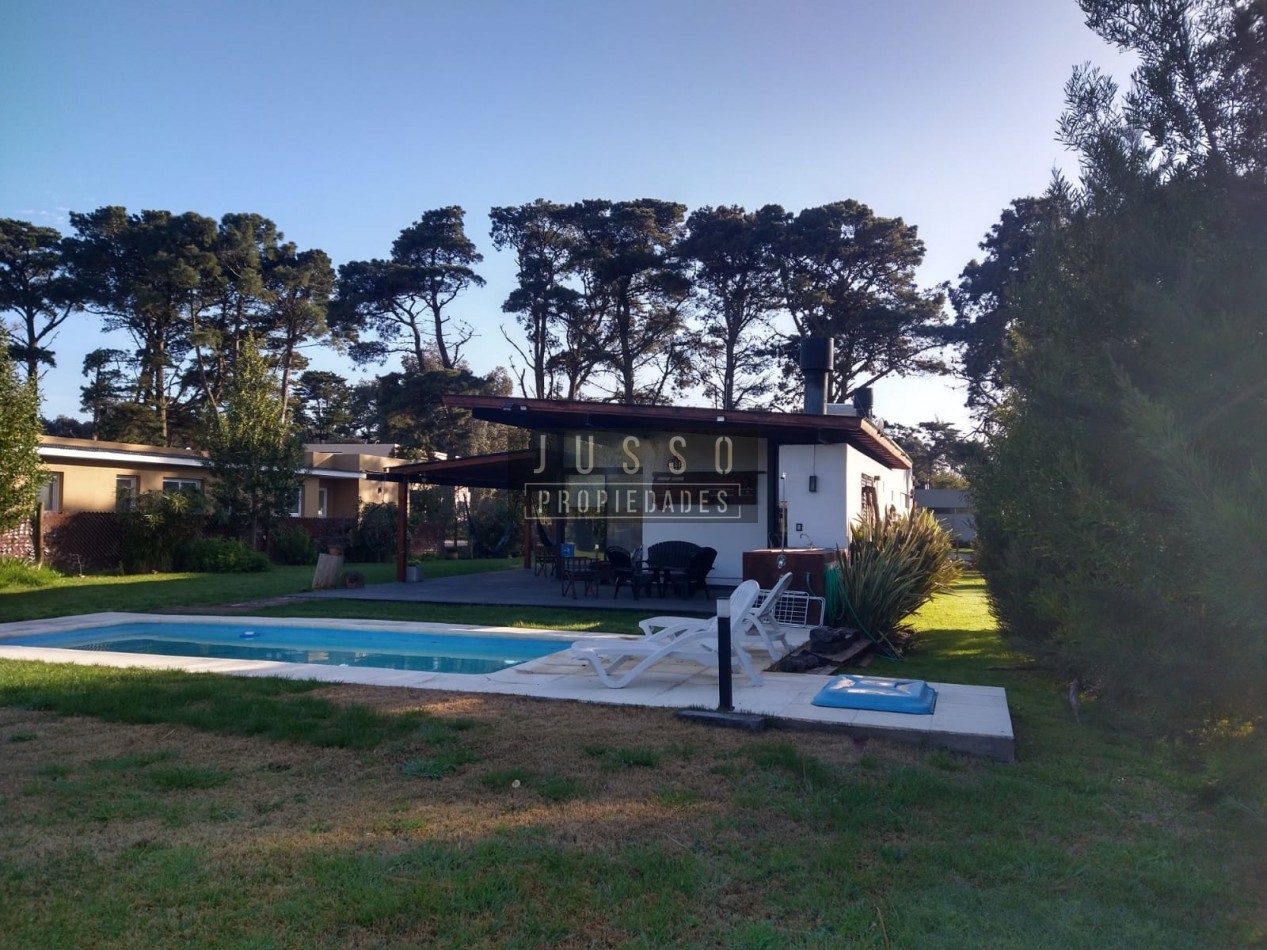 Casa con piscina en Barrio Privado Barrancas de San Benito