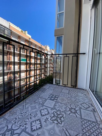 Venta 2 ambientes a la calle con balcon