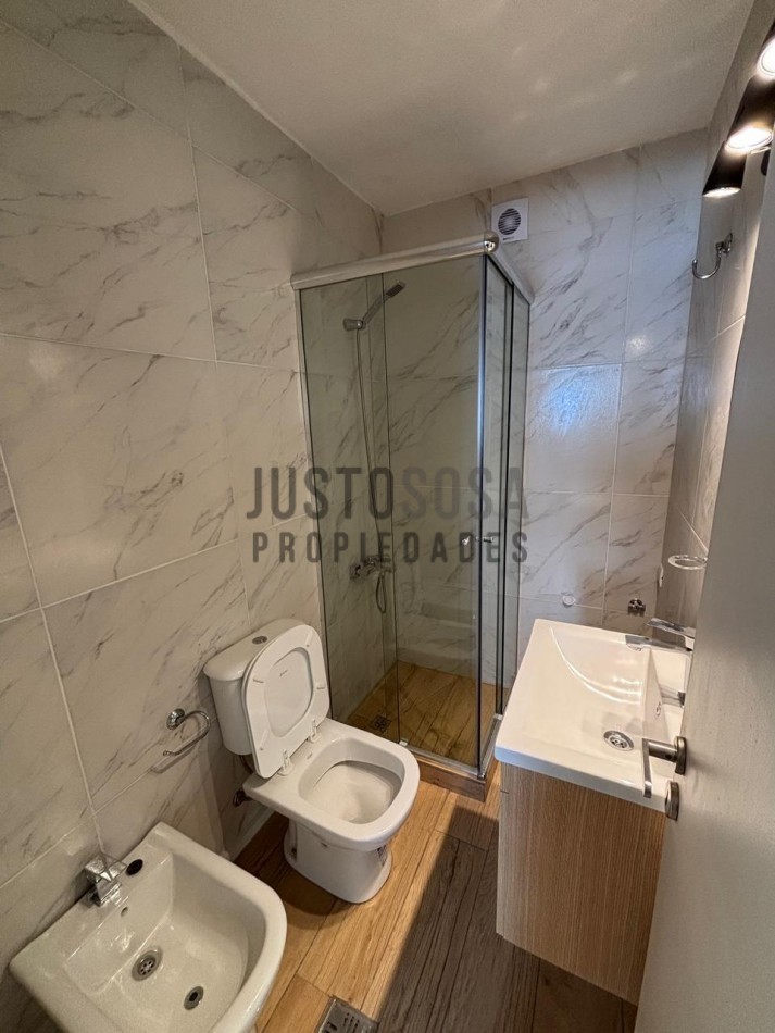 Venta Departamento reciclado dos ambientes con balcon saliente zona Aldrey