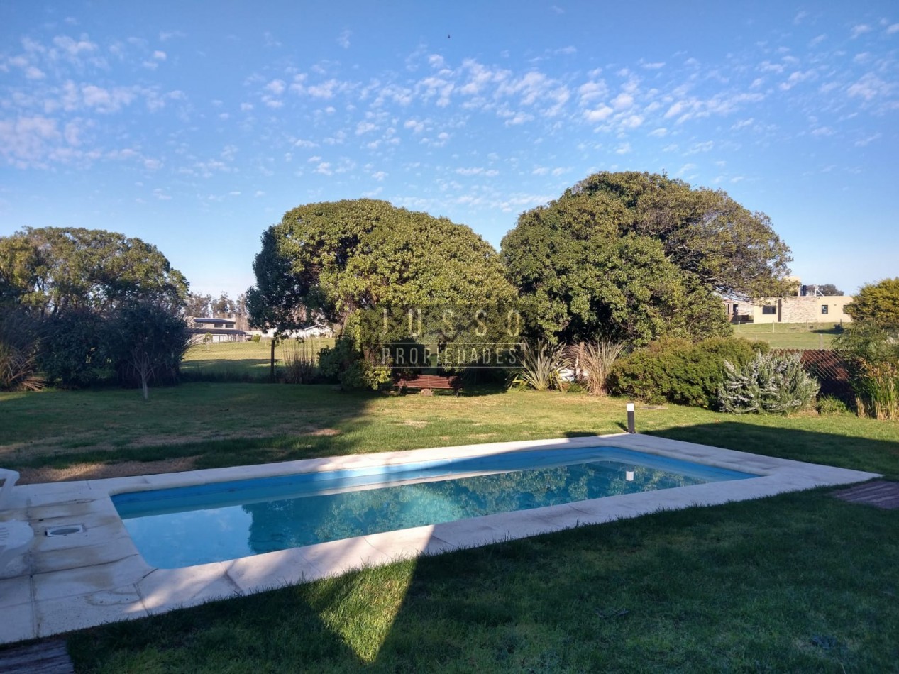 Casa con piscina en Barrio Privado Barrancas de San Benito